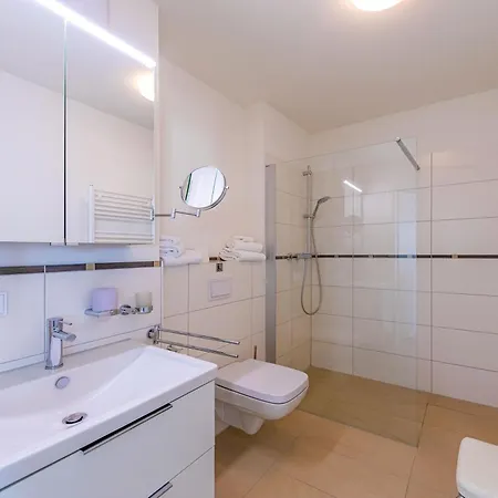 Sieglinde - In Der Hafenresidenz Mit Balkon & Wellness Waren (Mueritz)